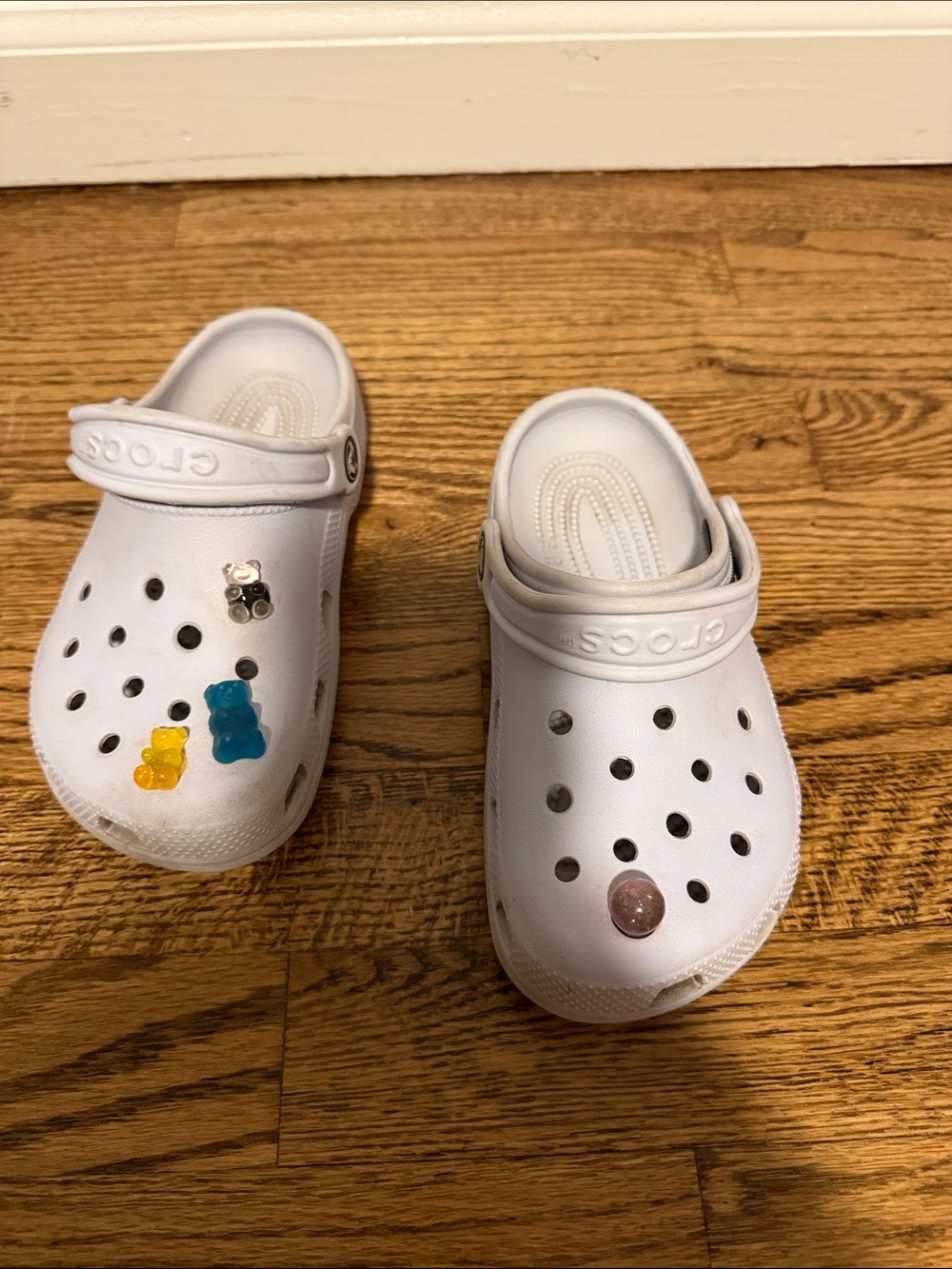 Pre Loved Crocs Kids Classic Lavender - Cute Gibbit Charm Accents size 1